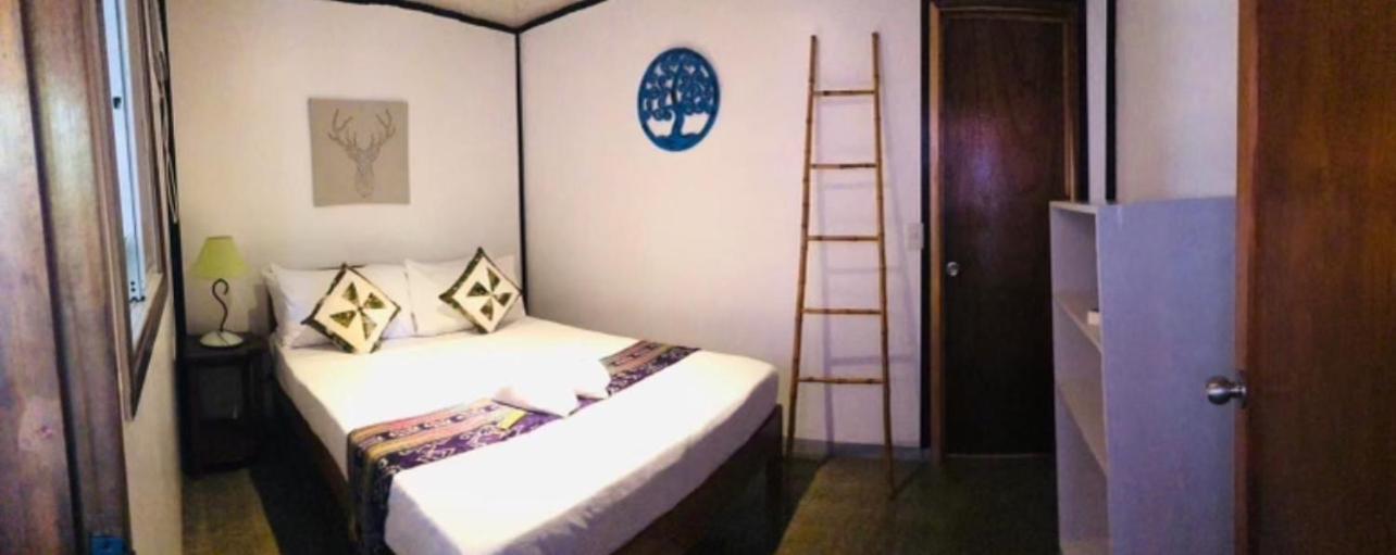 Hotel Keira Backpackers à El Nido Extérieur photo